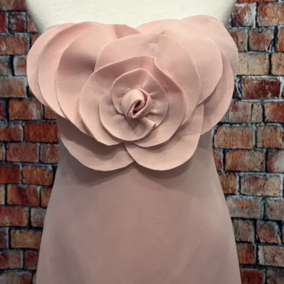 Badgley Mischka Pink Strapless Scuba Gown with Oversized Rosette – Size 8 - Picture 3 of 5